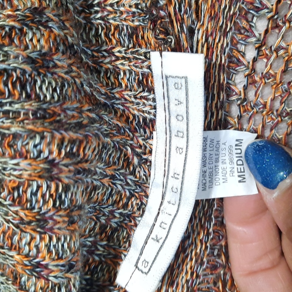 A knitch above cardigan size medium - Picture 2 of 4